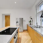 Spacious Stylish In Centre Apartment Bratislava