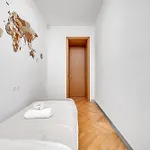 Apartment Spacious Stylish In Centre