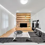 Spacious Stylish In Centre ברטיסלאבה