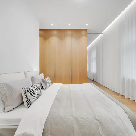 Spacious Stylish In Centre ברטיסלאבה