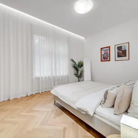 דירה Spacious Stylish In Centre ברטיסלאבה