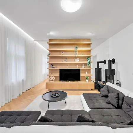 Spacious Stylish In Centre Bratislava