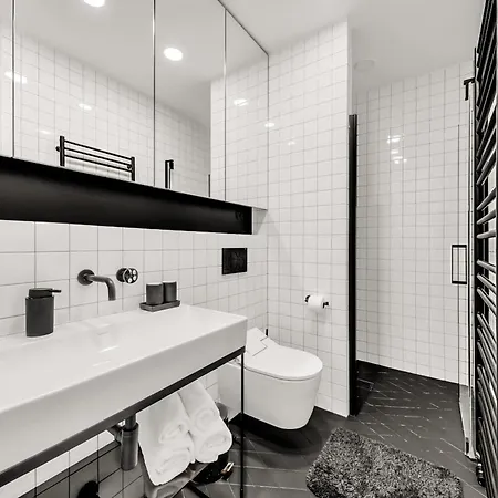 Апартаменти Spacious Stylish In Centre *