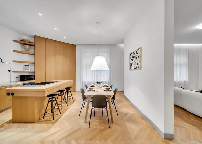 Spacious Stylish In Centre דירה ברטיסלאבה