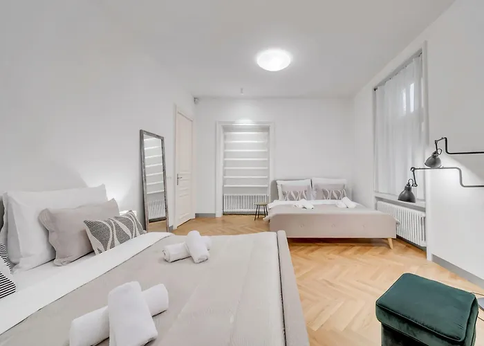 Spacious Stylish In Centre